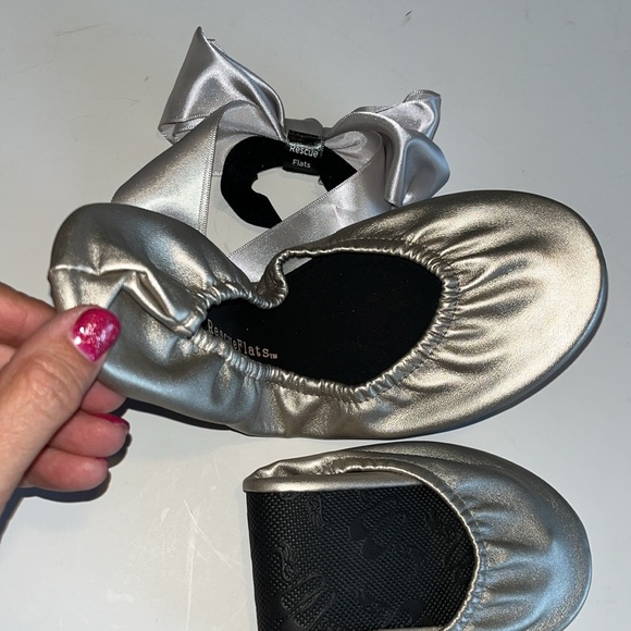 Rescue Flats, size small 6-7 - Picture 5 of 5